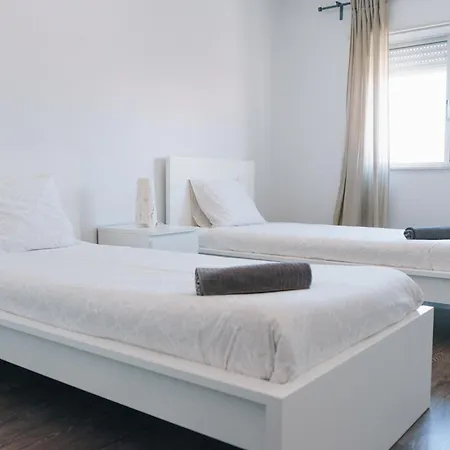 Apartamento With 5 Bedrooms Peniche