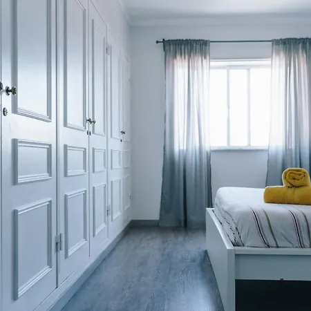 Apartamento With 5 Bedrooms Peniche