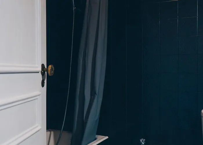With 5 Bedrooms شقة بينيش