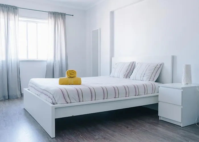 With 5 Bedrooms بينيش