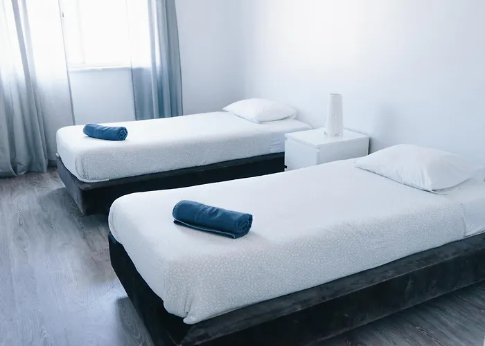 شقة With 5 Bedrooms بينيش