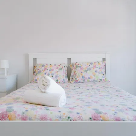 With 5 Bedrooms Peniche