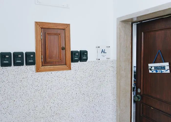 With 5 Bedrooms Apartment
