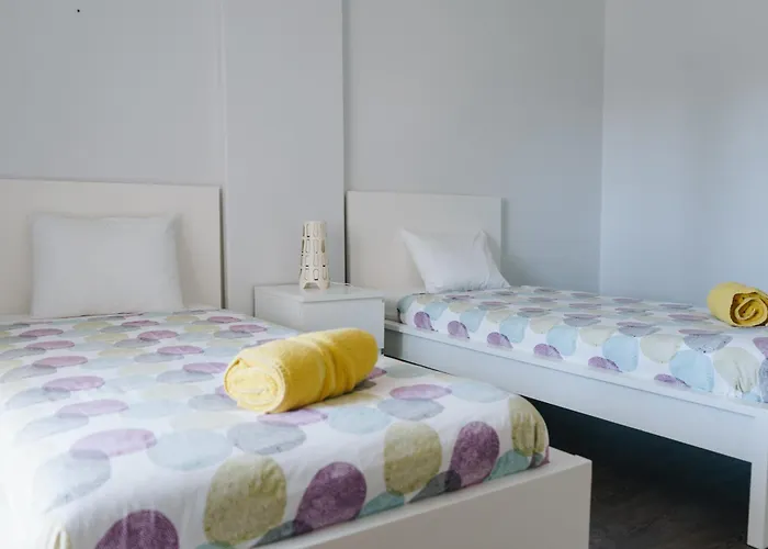 With 5 Bedrooms Peniche