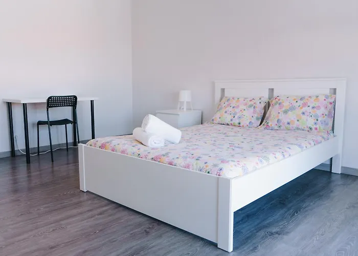 With 5 Bedrooms * Peniche