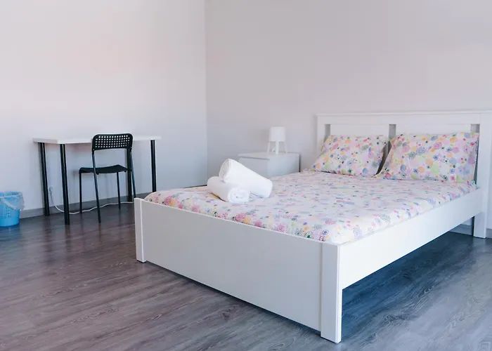 Apartment With 5 Bedrooms *
